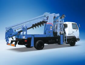 穴掘建柱車（ポールセッター）